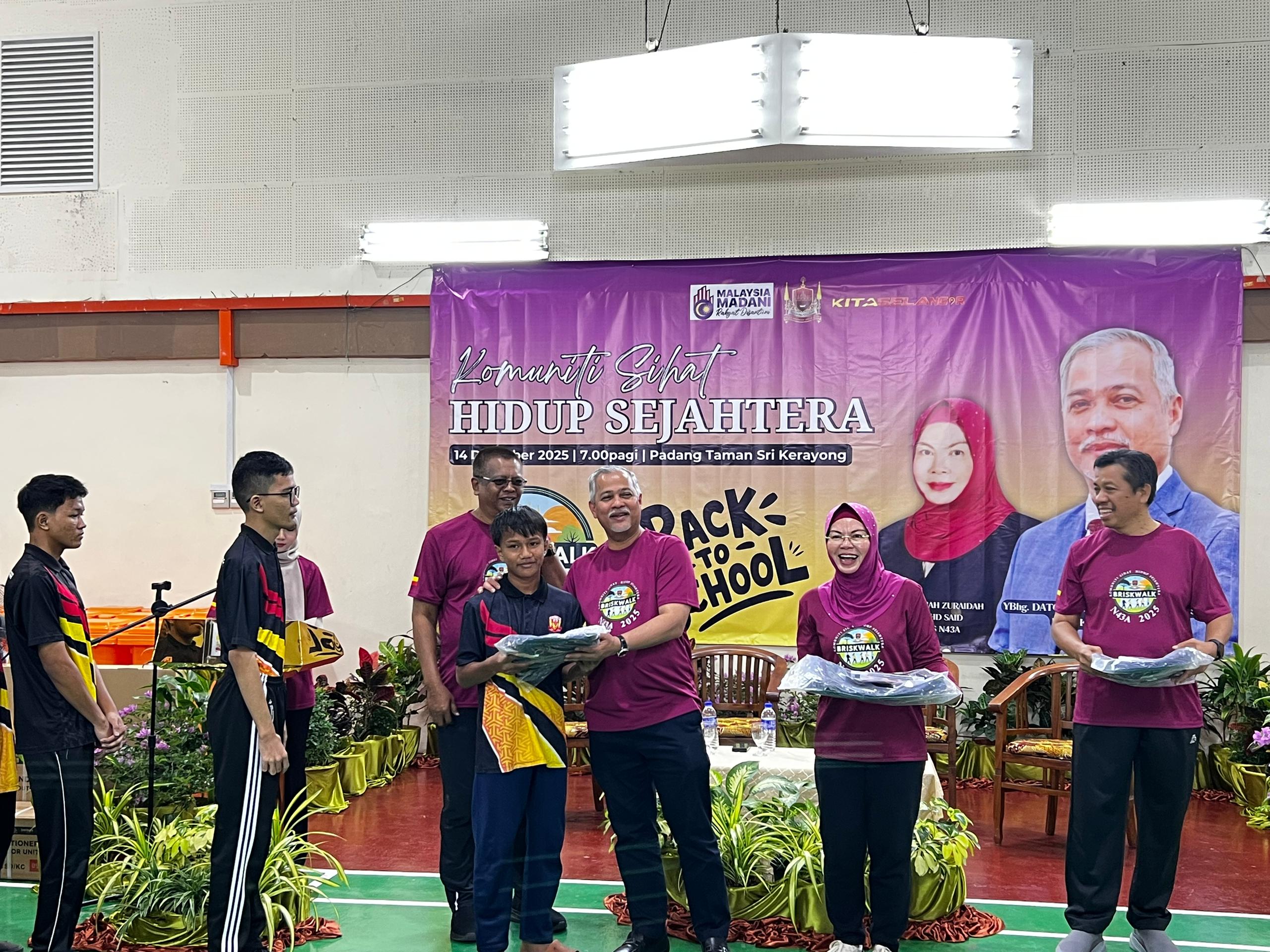 Dua ratus pelajar B40, asnaf sekitar Klang terima kelengkapan sekolah