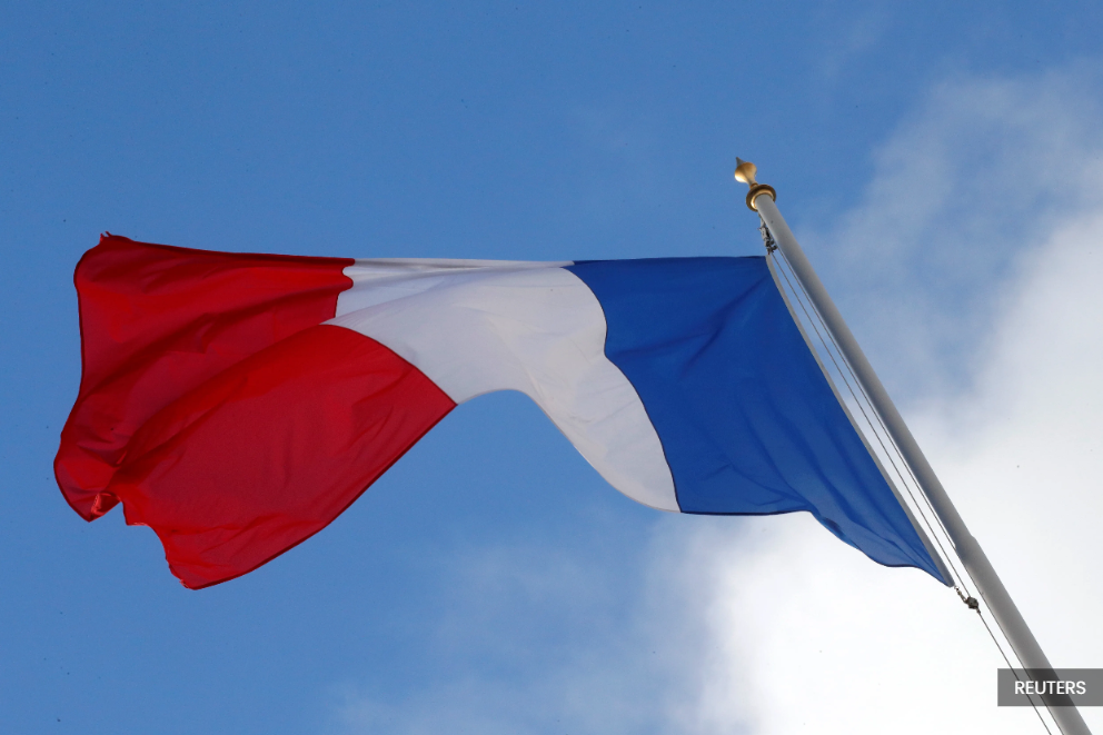 France moves to ban social media for under-15s