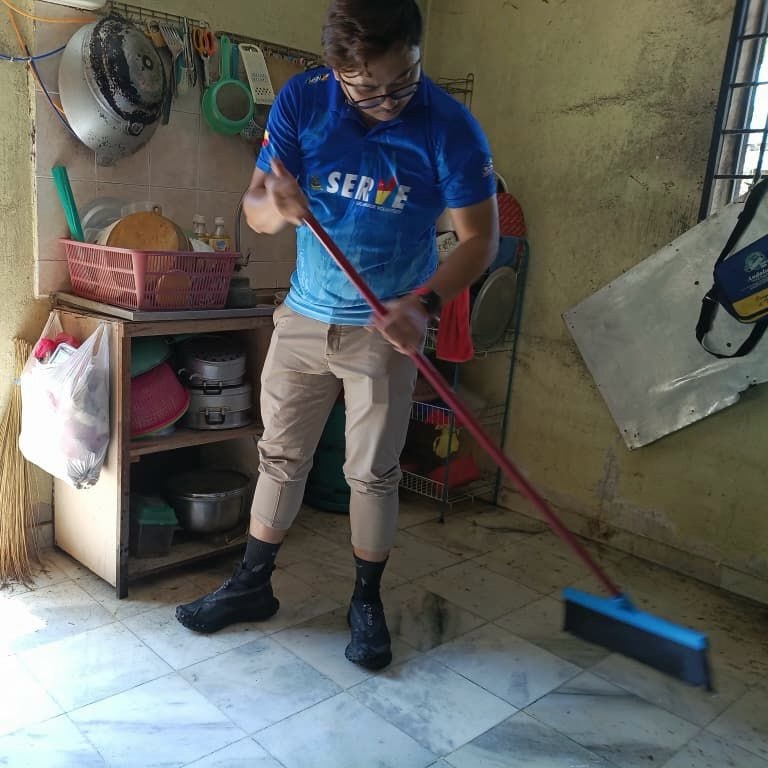 SERVE continues cleaning operations in Lubuk Jaya, easing flood victims' burdens