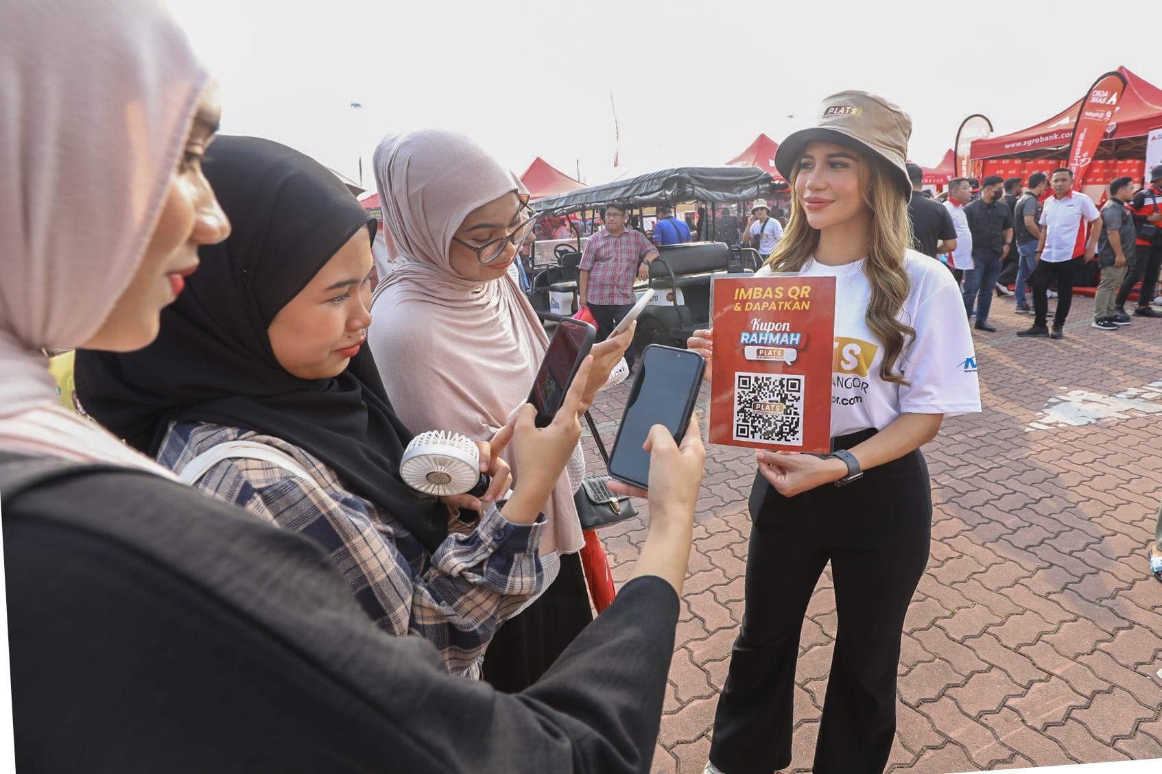 Kupon digital PLATS diedar kepada 300 pengunjung terawal Pasar Malam Pandamaran Jaya