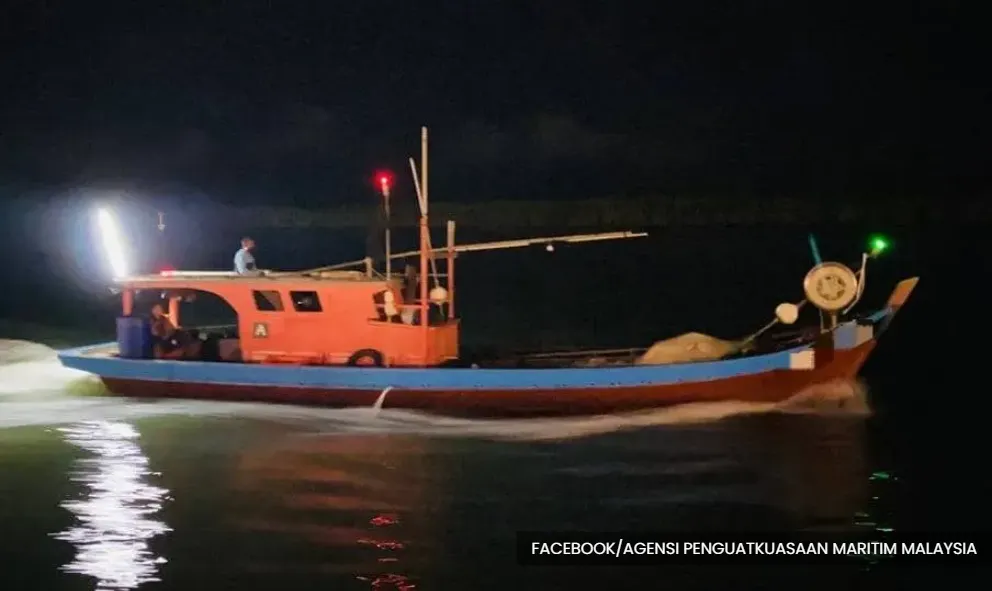 Local fishing vessel operated by foreigners detained in Kuala Langat waters