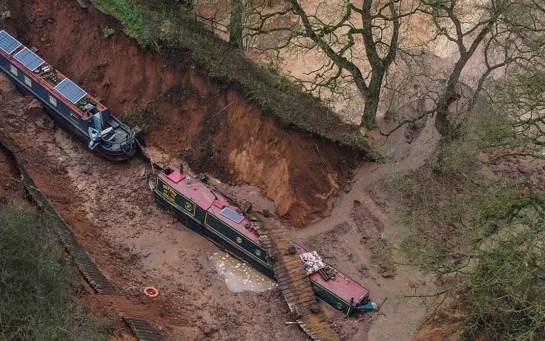 Massive sinkhole opens up in English canal