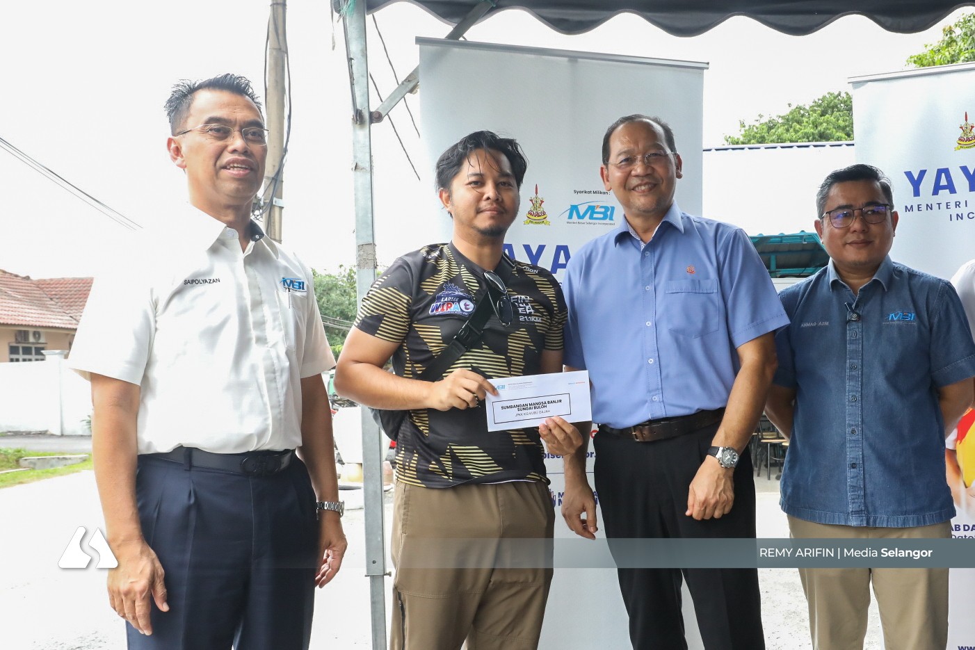 10 rumah terjejas ribut, Yayasan MBI hulur RM1,000 kepada wakil keluarga