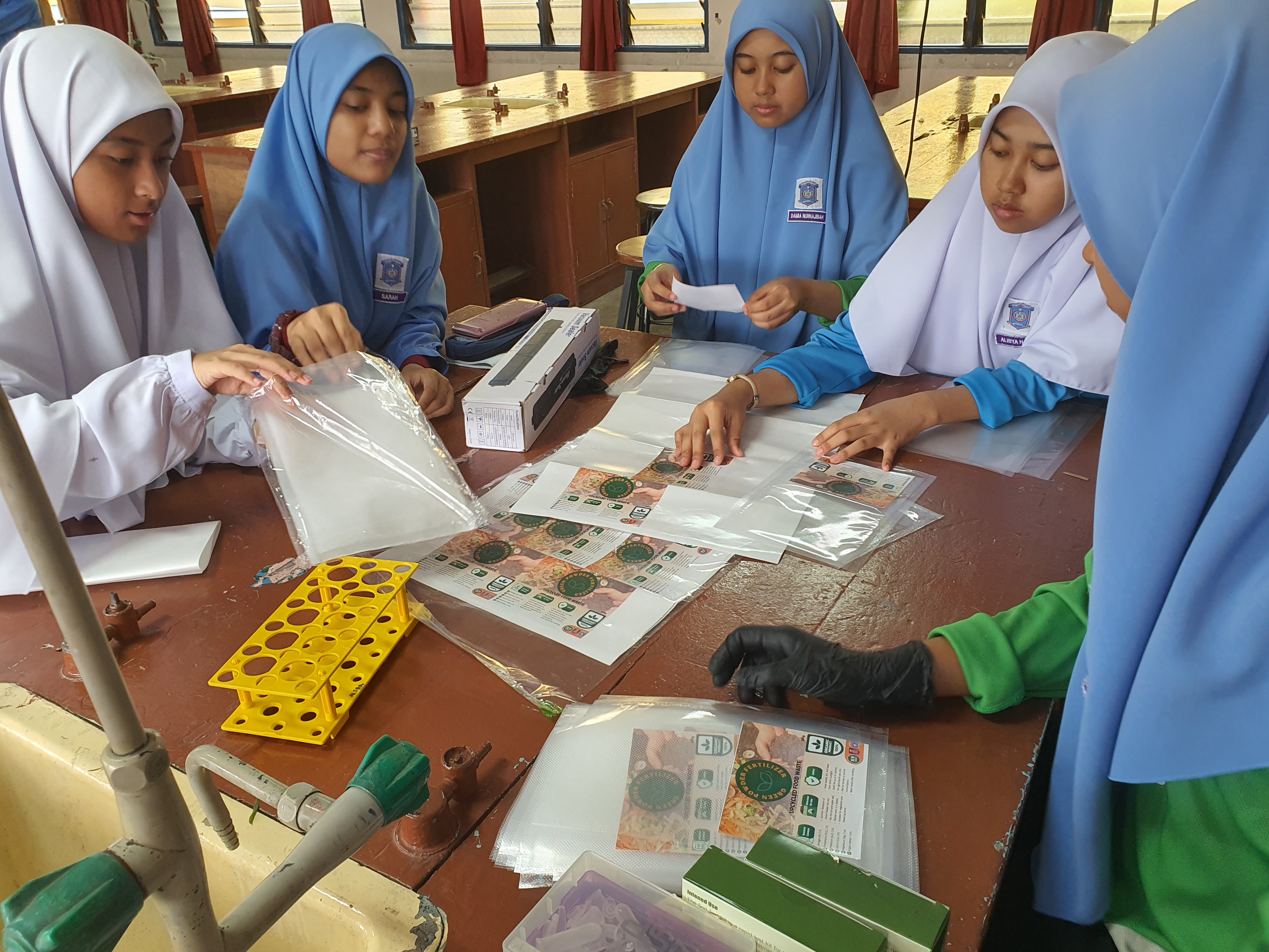 200 pelajar SMK Banting hasilkan baja organik dari sisa makanan