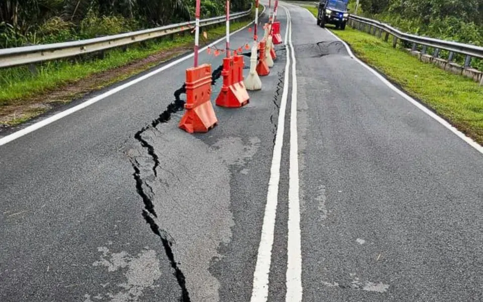 Tanah mendap, Jalan Kertau-Kuala Wau ditutup sementara kepada kenderaan berat