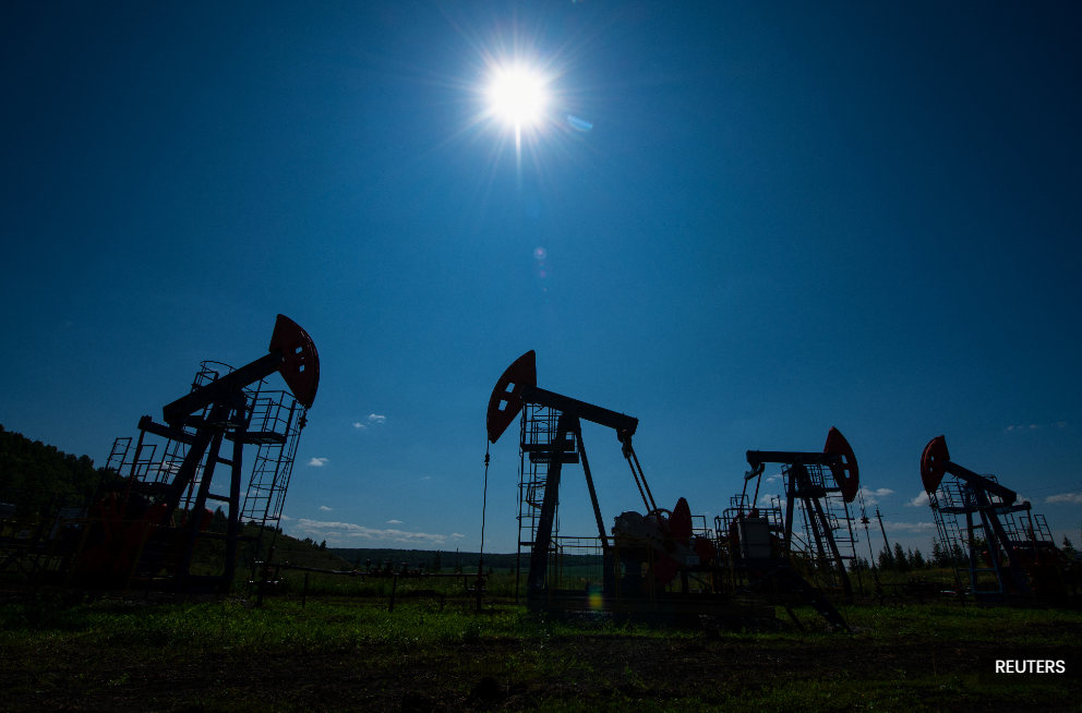 Oil steadies ahead of Ukraine peace talks, US Fed interest rate decision