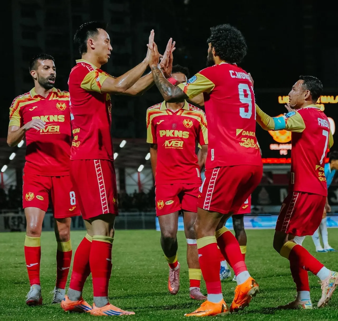 மலேசிய சூப்பர் லீக் காற்பந்து போட்டி- சிலாங்கூர் எஃப் சி அணி வெற்றி 