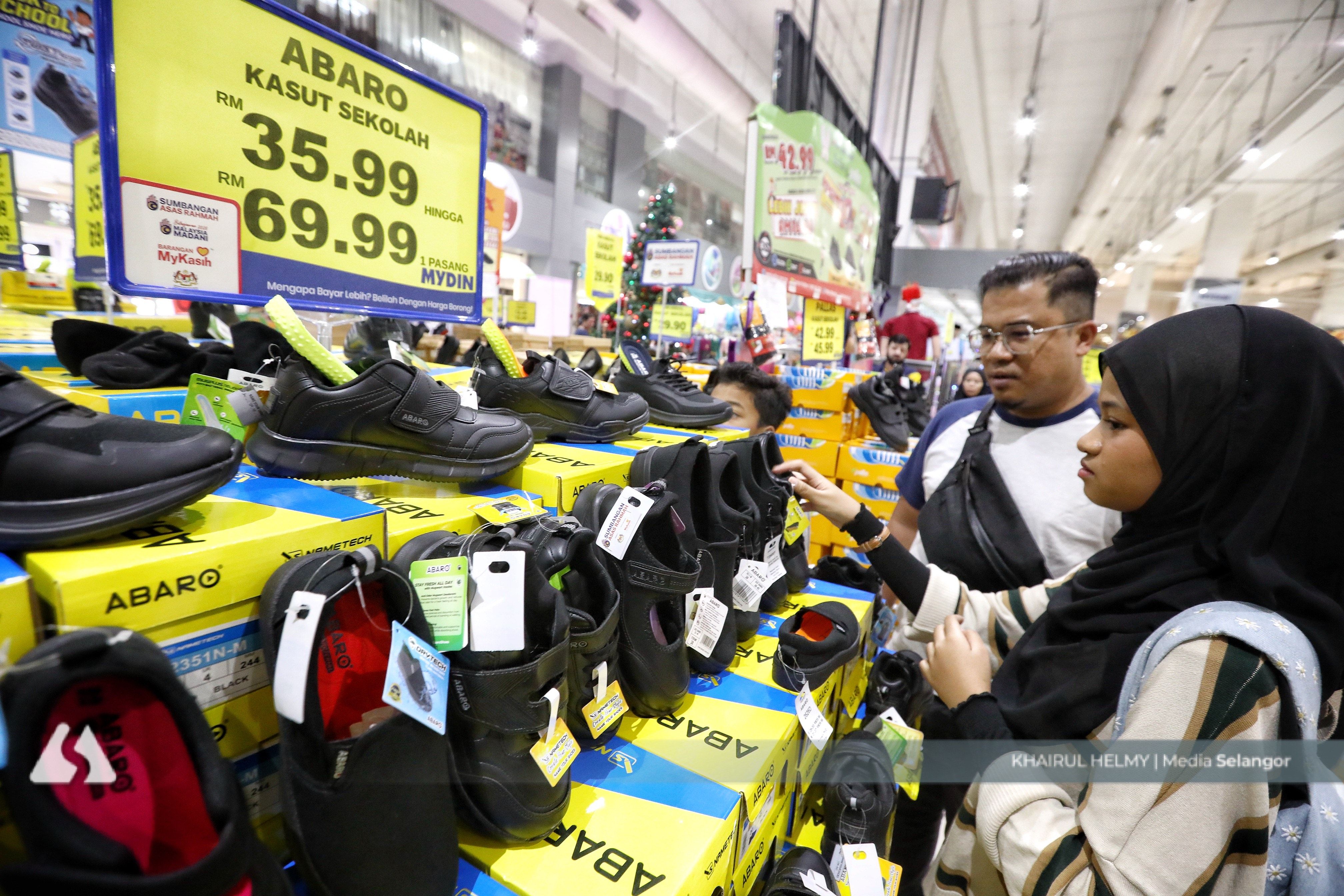Mydin lightens parents’ burden with school supplies aid campaign