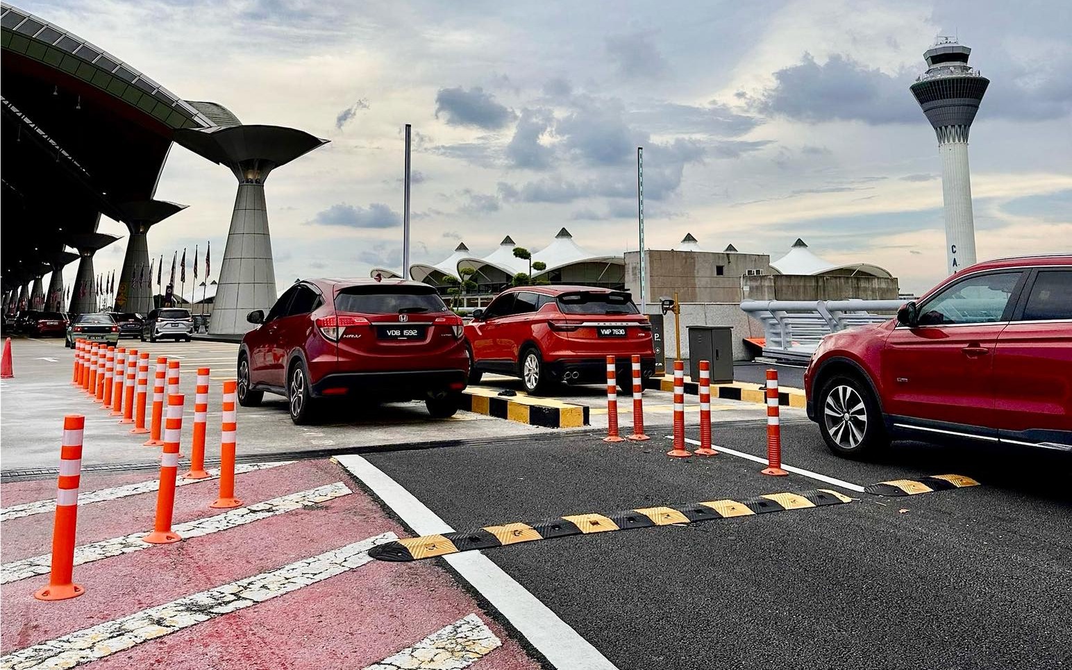 KLIA实施车辆通行管理系统  客车道停车逾10分钟可罚最高100