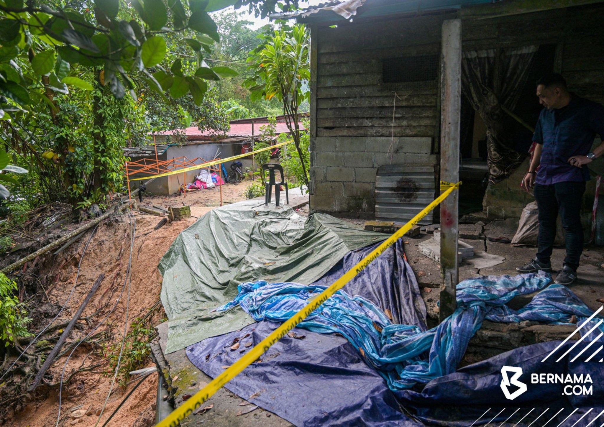 Tanah runtuh: 47 penduduk kampung Orang Asli berlindung di PPS