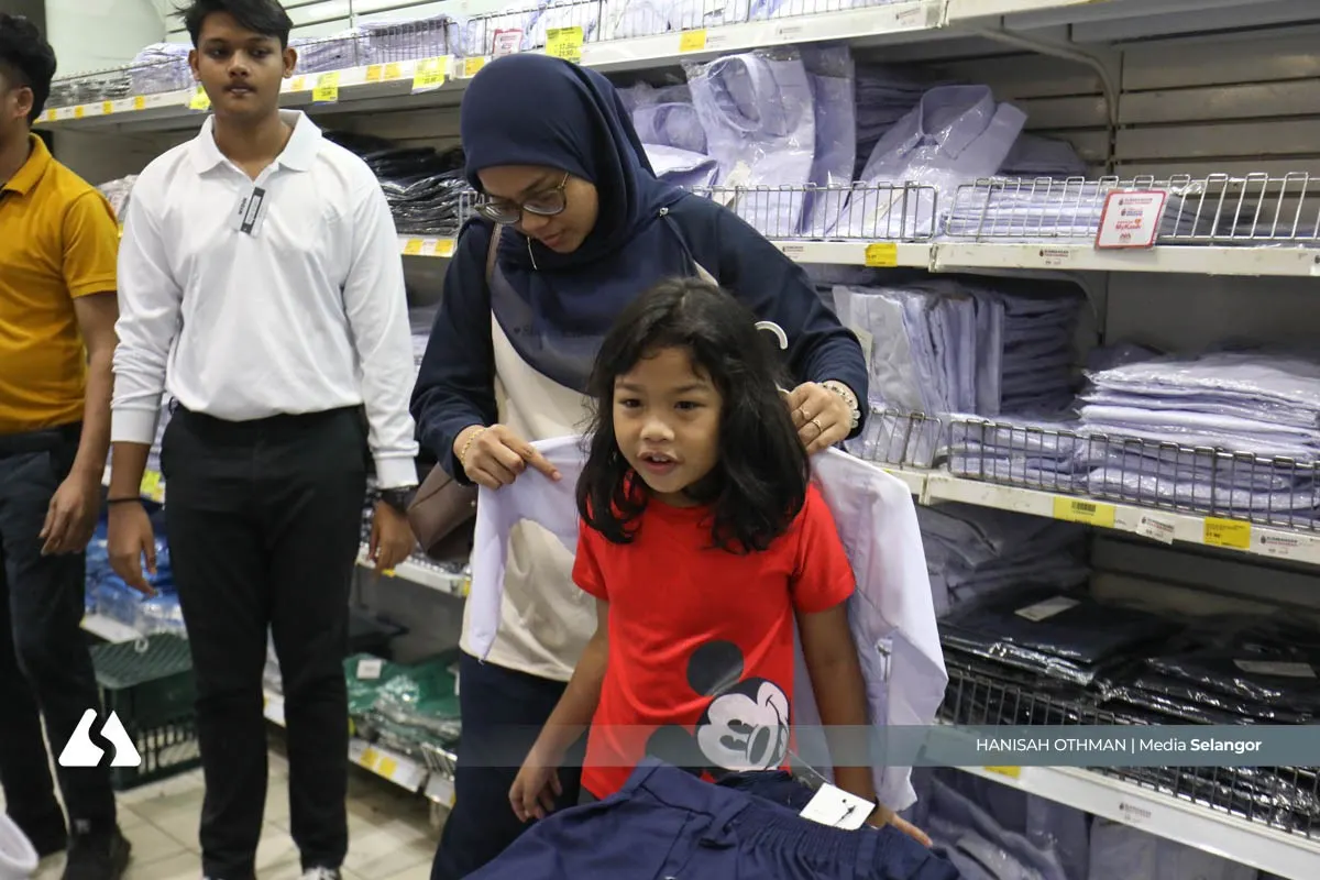 Ibu bapa belanja berhemah, manfaat SARA ringankan beban persiapan sekolah