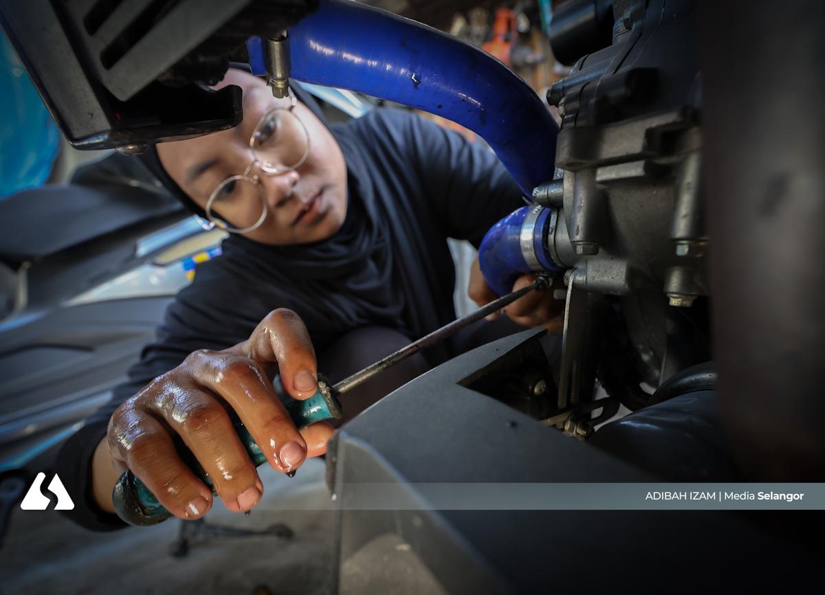 Gadis Pomen Sekinchan