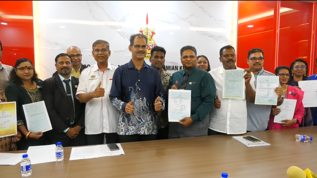 சிலாங்கூர் மாநிலத்தில் உள்ள பத்து தமிழ்ப்பள்ளிகளுக்கான நிலப் பத்திரம் மற்றும் நில ஆவணங்களின் நகல்கள் ஒப்படைப்பு