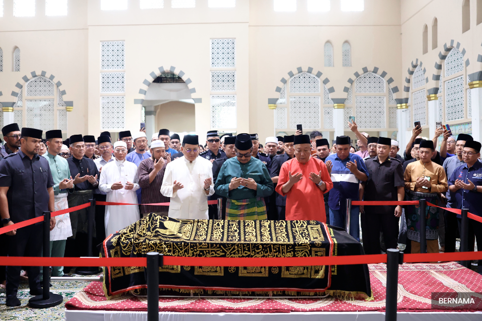 Bung Moktar laid to rest at Kampung Likas Muslim cemetery
