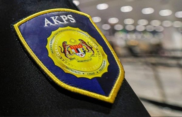 飞行护照:执法员涉嫌执勤违规延扣4天