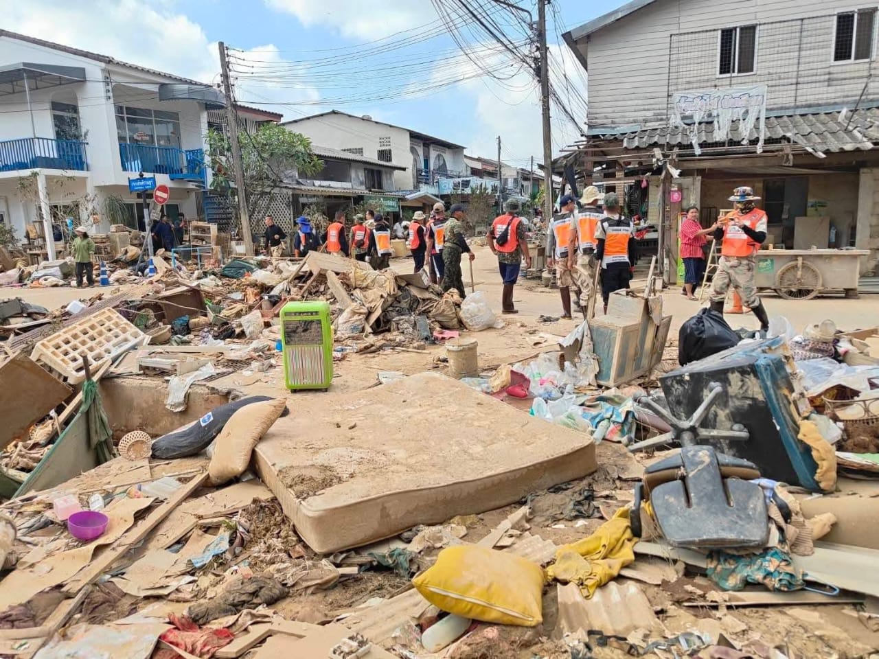 Lebih 1,000 kenderaan rakyat Malaysia terkandas akibat banjir di Hat Yai