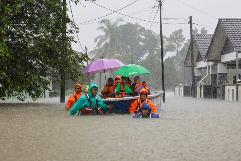 Amaran hujan berterusan hingga Isnin, kerajaan tingkat tahap siap siaga