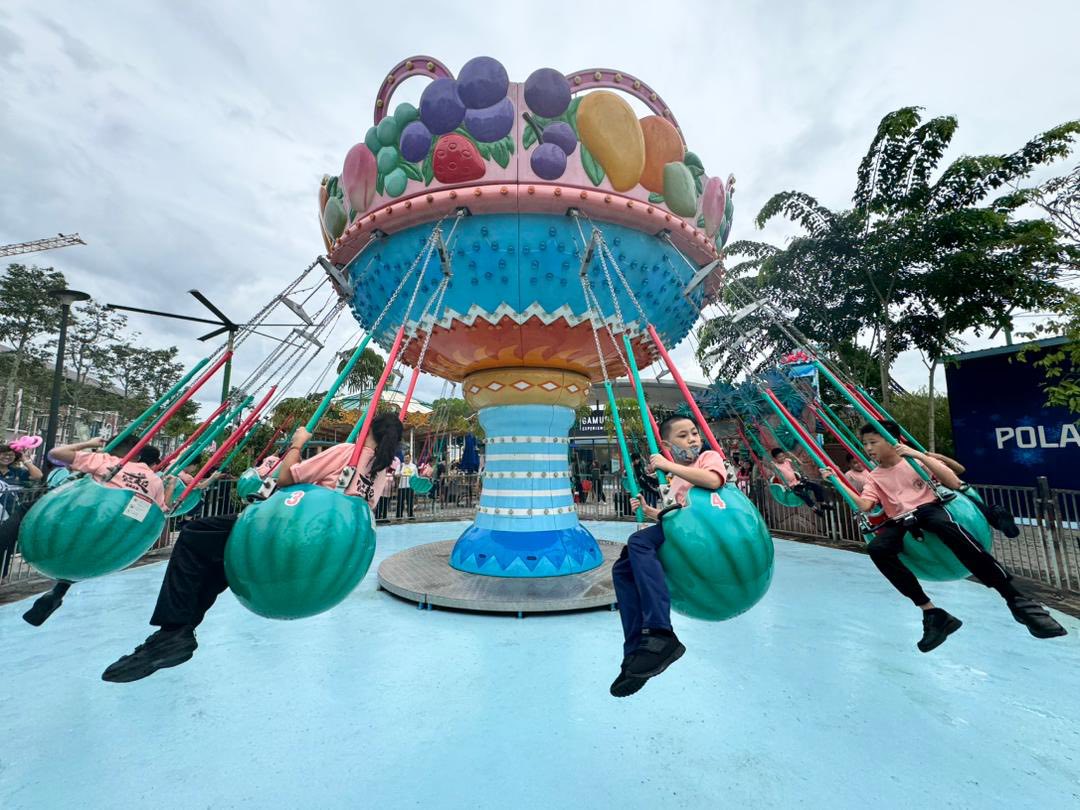 32特殊孩子在户外 愉悦探索生活旅程