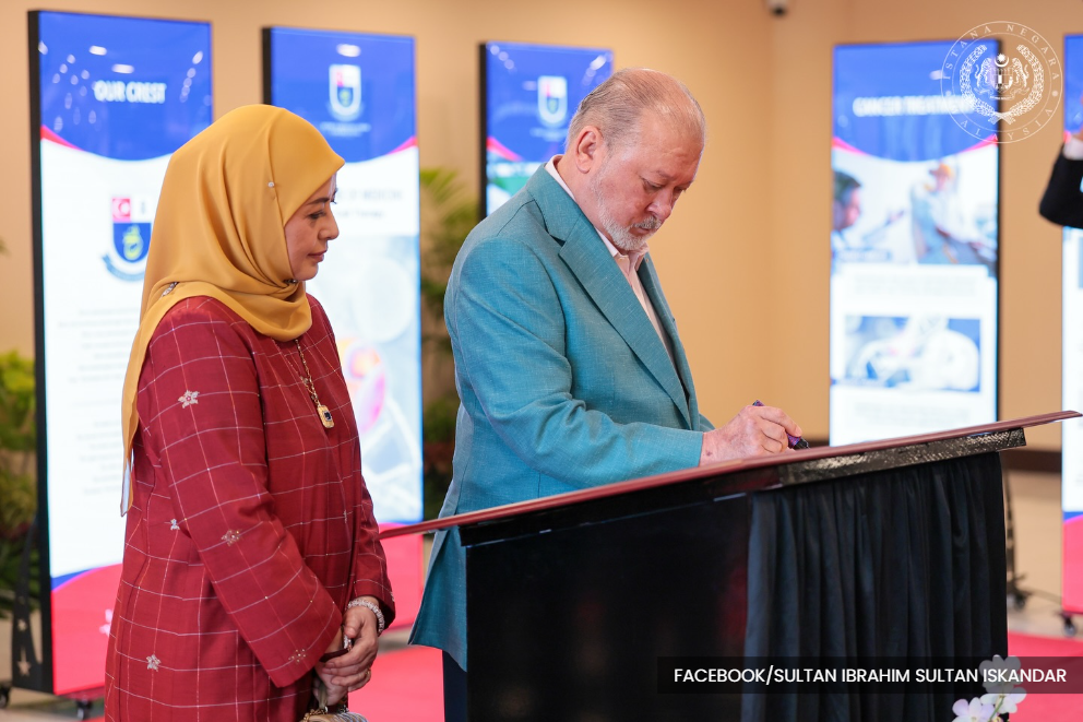 Poignant moment as King launches Tunku Laksamana Johor Cancer Centre