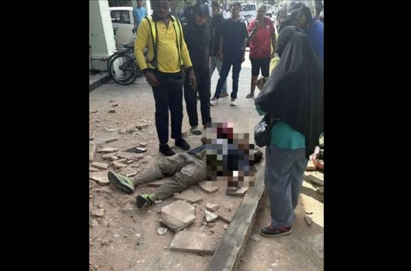 Lelaki cedera ditimpa kayu alang ketika tunggu isteri beli nasi kandar