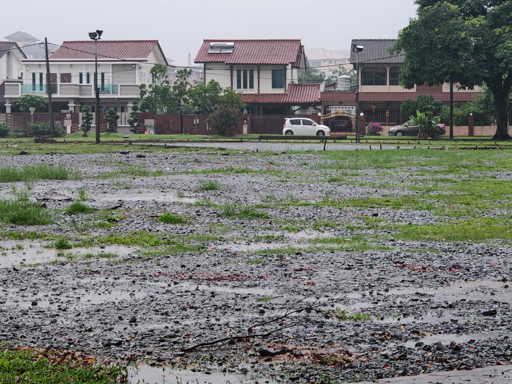 池龙花园草场提升工程缓慢  梁德志促市政厅紧盯进度
