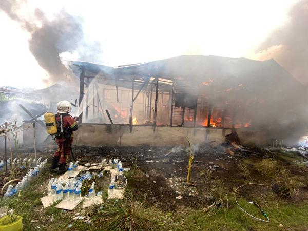 தீ விபத்தில் நான்கு வீடுகள், ஒரு பழைய வாகனப் பட்டறை சேதம்