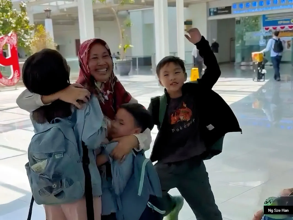 黄思汉全家11口飞印尼  探望服务25年退休女佣