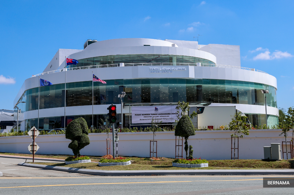 Poignant moment as King launches Tunku Laksamana Johor Cancer Centre