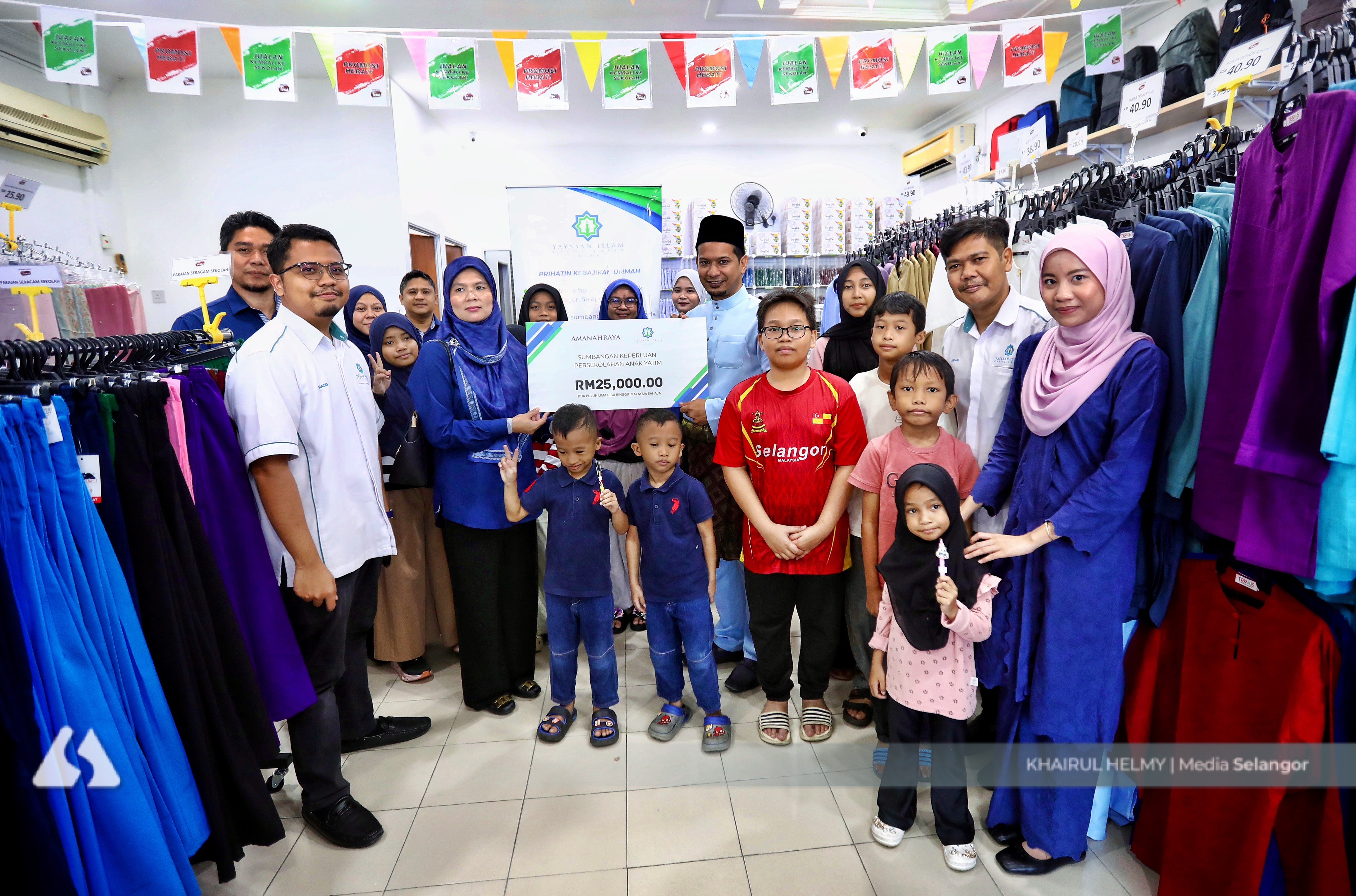 100 anak yatim terima bantuan kelengkapan sekolah libat sumbangan RM25,000
