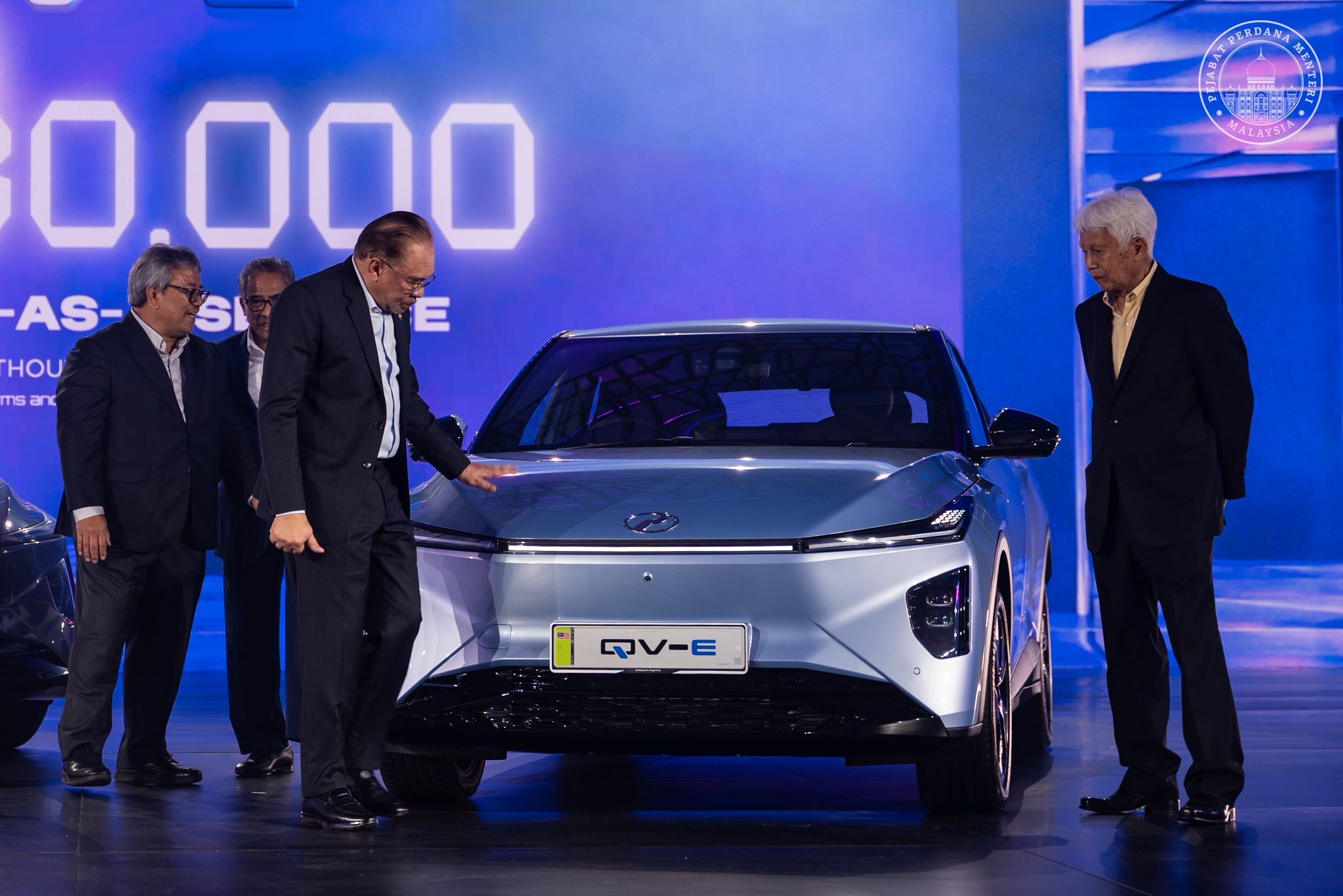 பொருடுவாவின் முதலாவது மின்சார வாகனத்தை பிரதமர் வெளியீடு செய்தார்