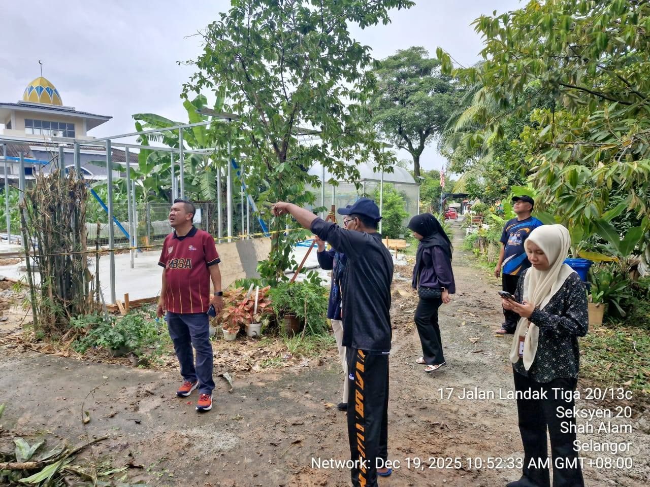 JKR trims high-risk trees on Kuala Langat route