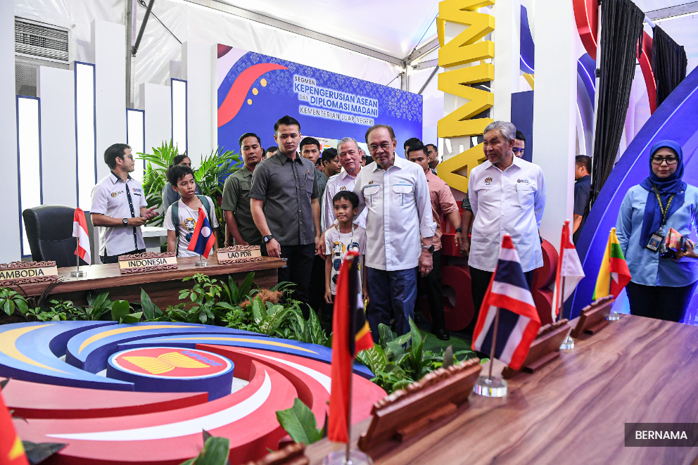 No political discrimination in policy implementation, says DPM