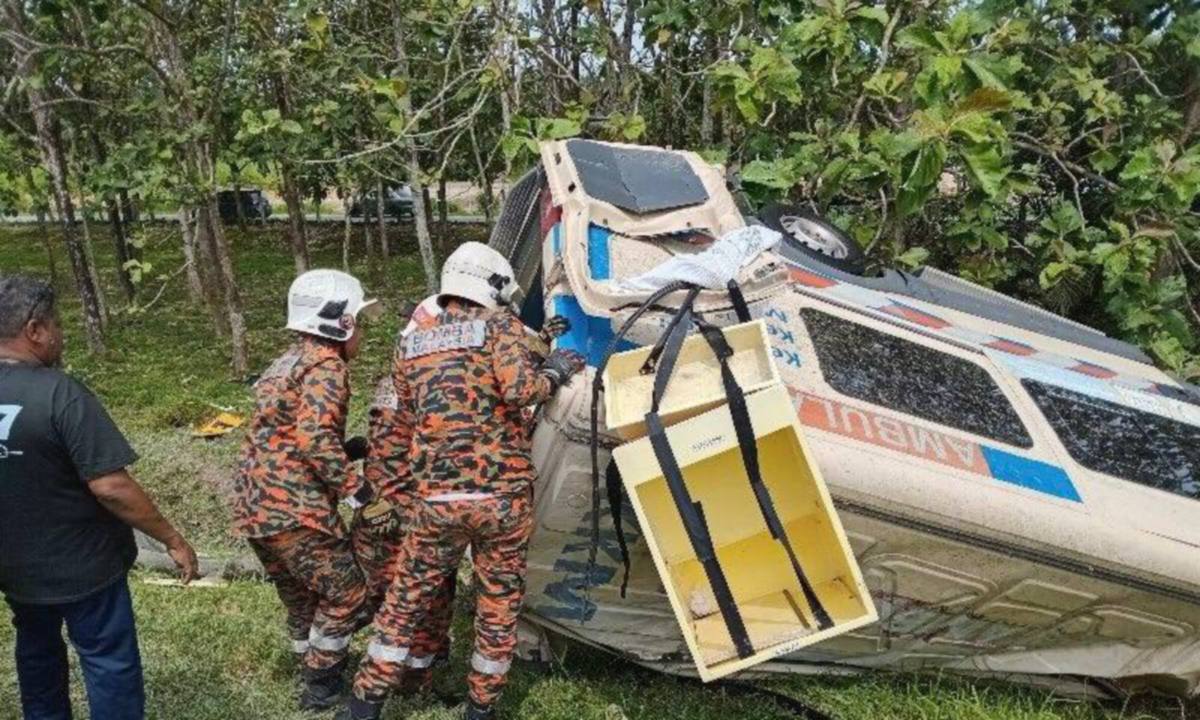 Kemalangan: Pemandu ambulans maut, pembantu perubatan, pesakit cedera