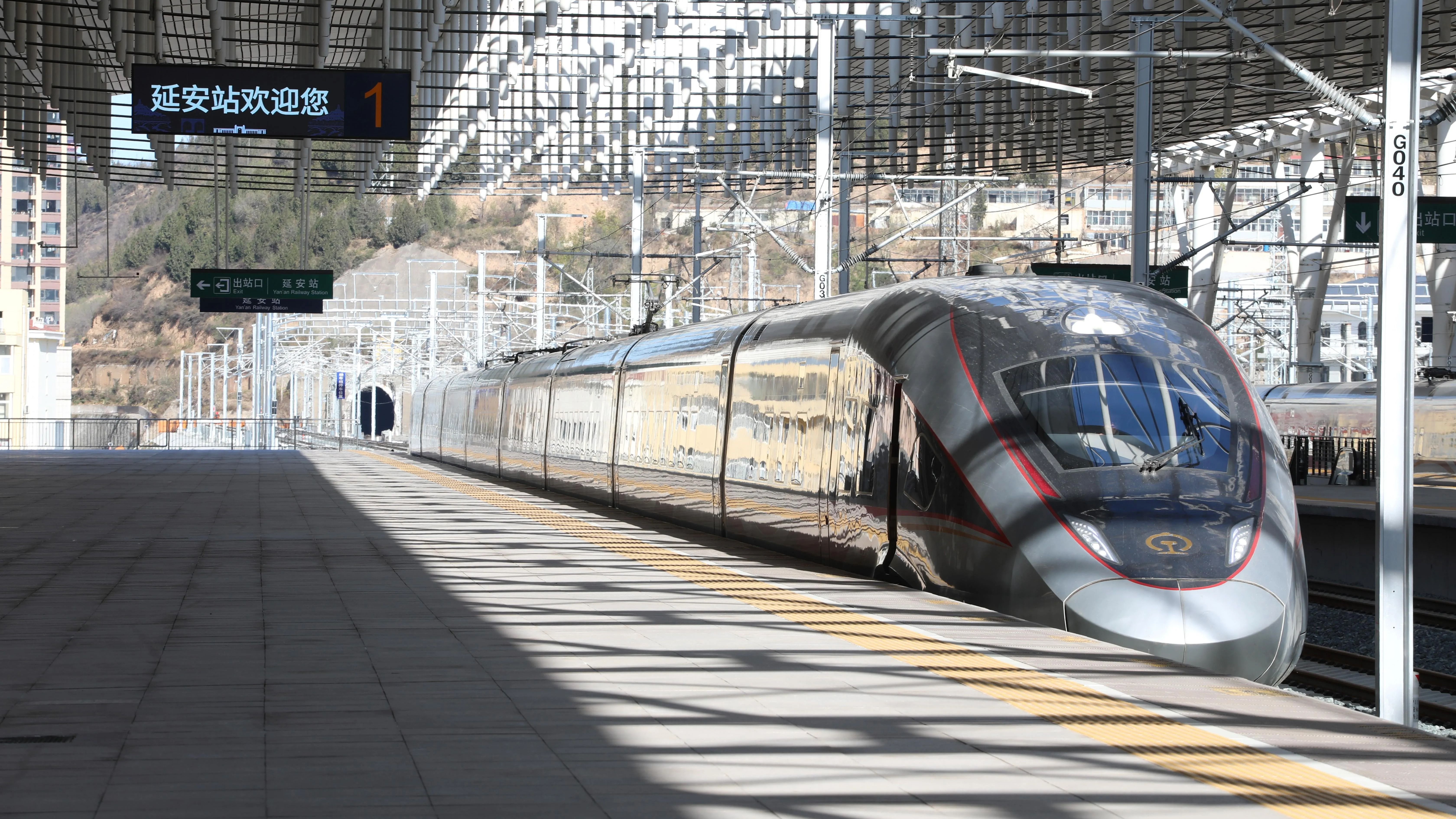 中国西延高铁明通车 299公里路花68分钟