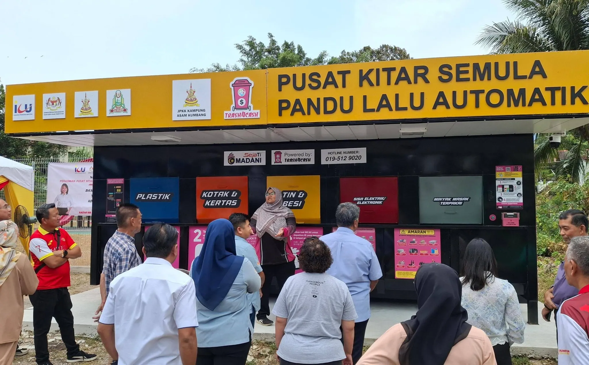 Pusat kitar semula pandu lalu di Kuala Kubu Bharu mula operasi
