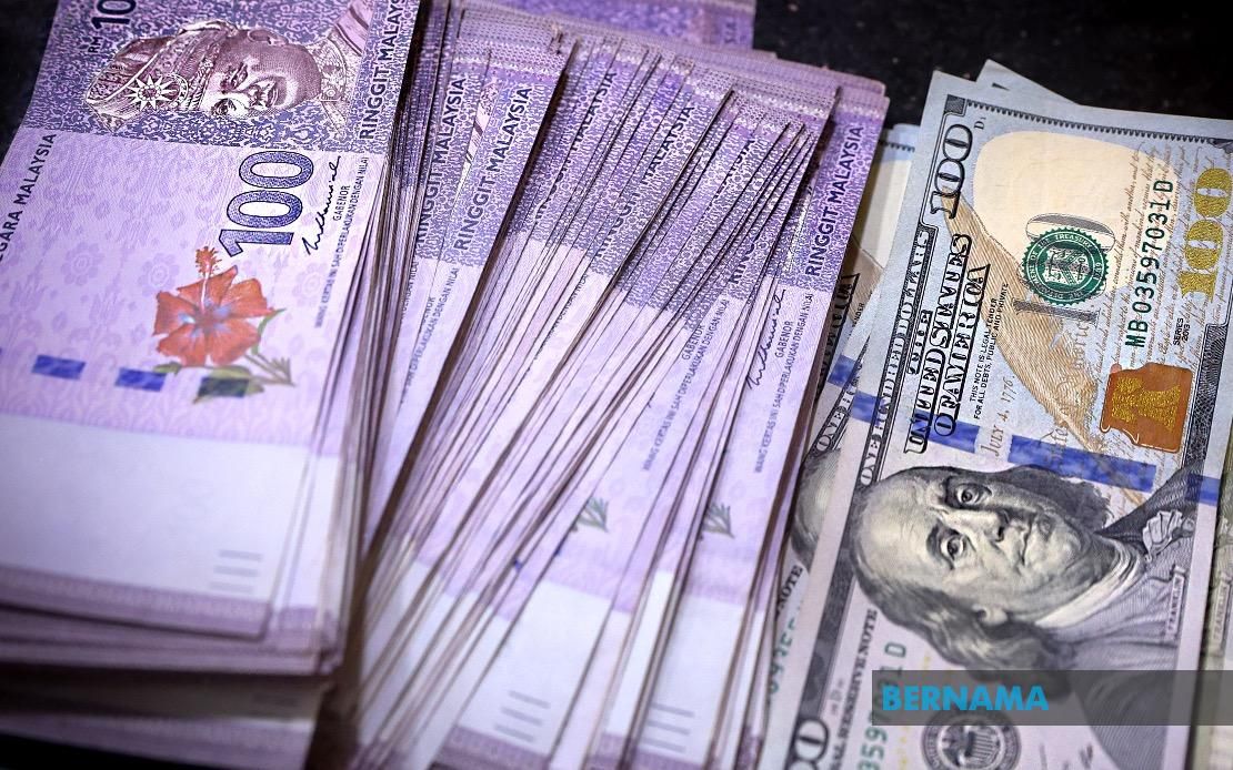 Ringgit slips amid global risk aversion