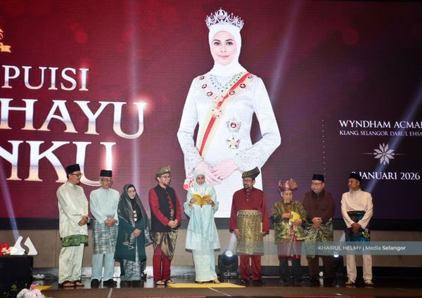 Tengku Permaisuri graces Majlis Puisi Dirgahayu Tuanku opening