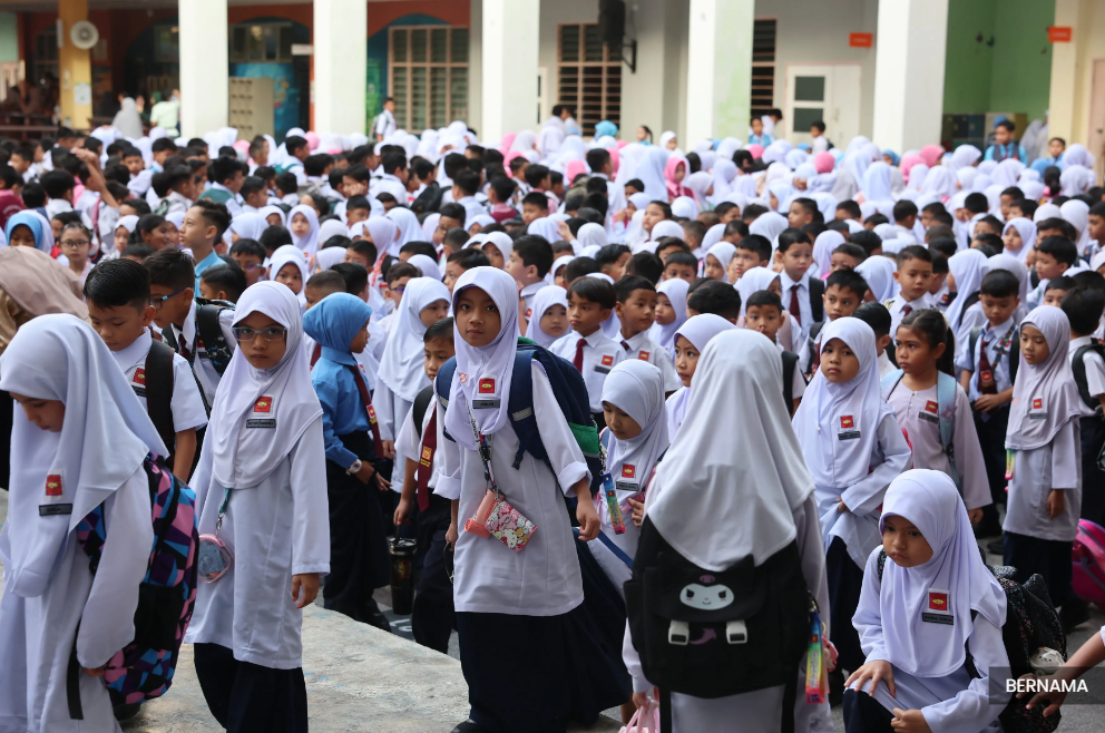 Lebih 800,000 murid, pelajar mulakan sesi persekolahan baharu 2026