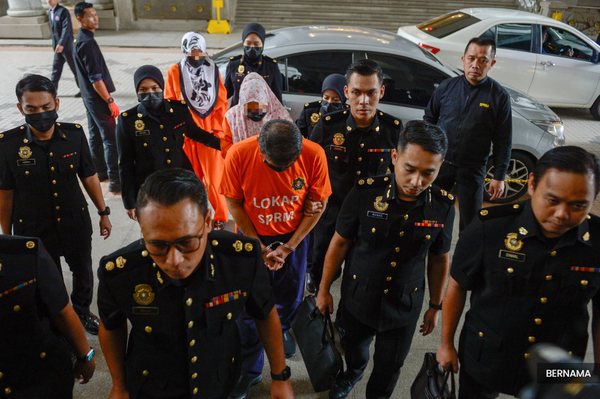 Ex-Army chief, wives remanded in corruption probe