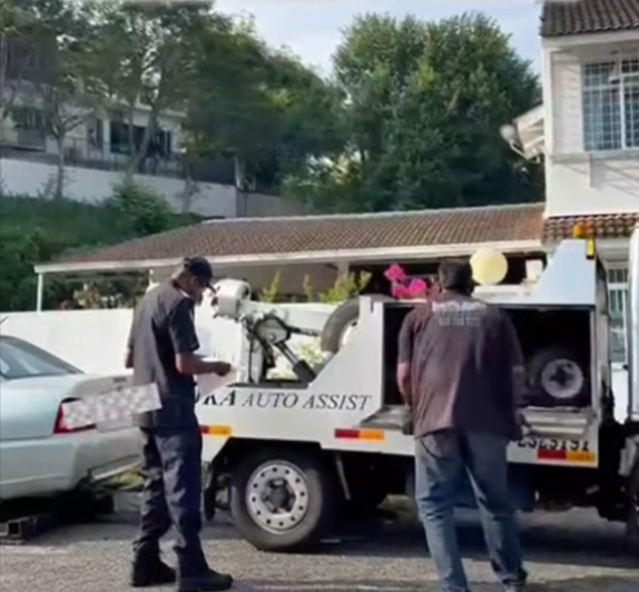 加影市会充公12废弃车