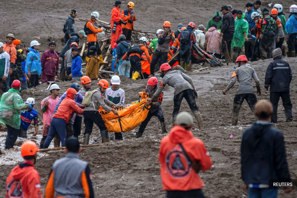 25 bodies found as West Bandung landslide search enters second day