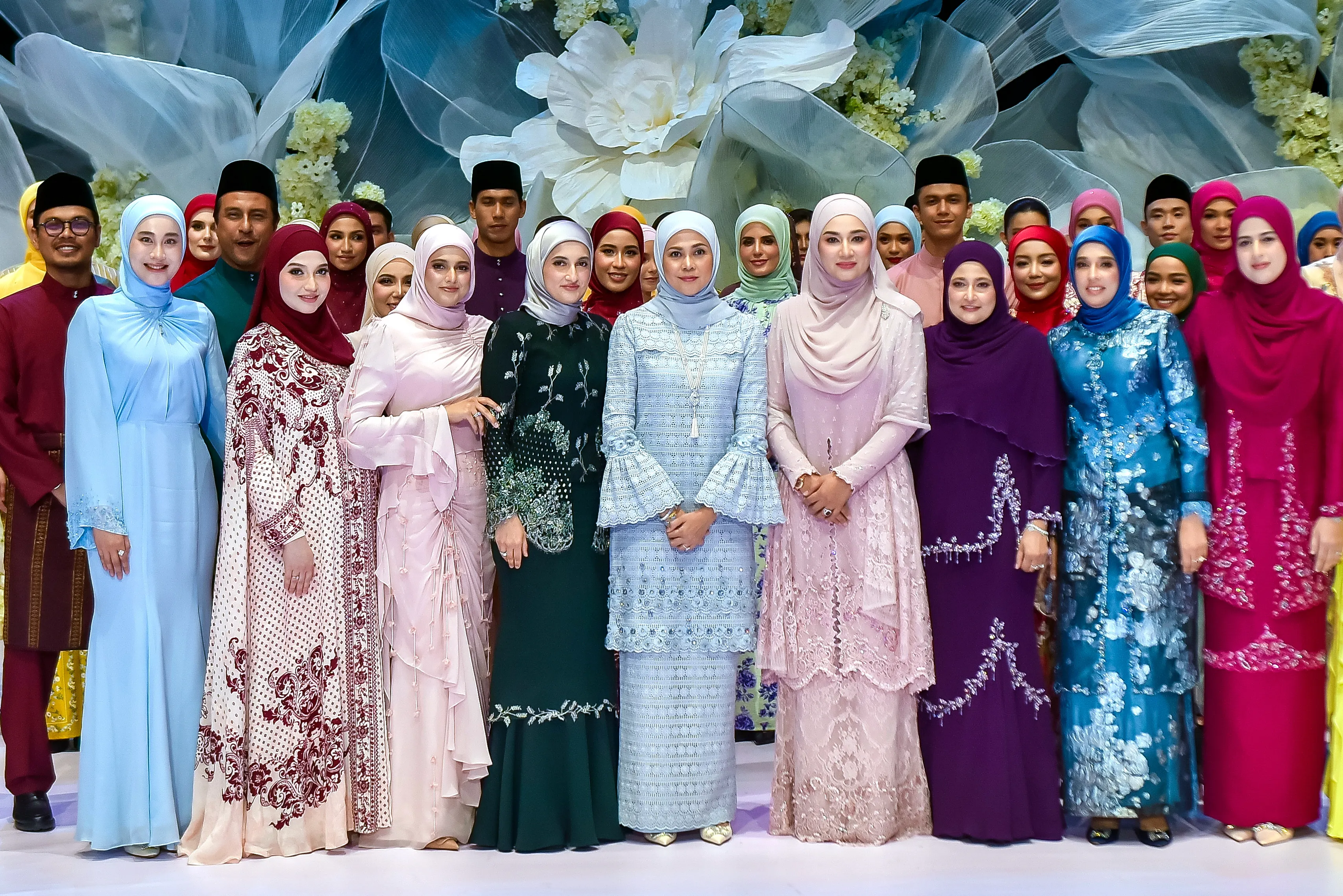 Tengku Permaisuri Norashikin graces Raya fashion show