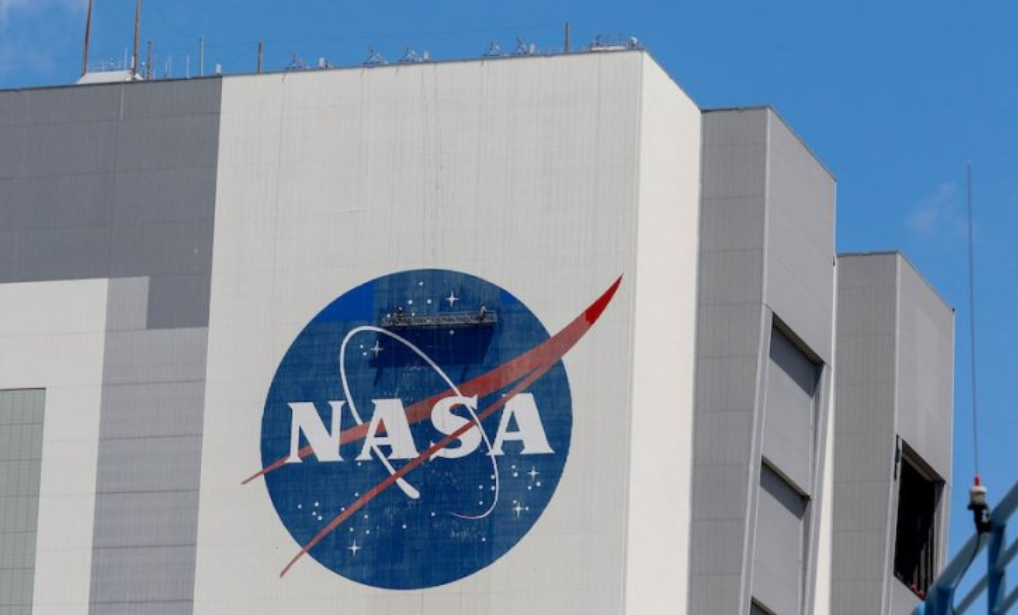 உடல்நலப் பிரச்சனையால் அனைத்துலக விண்வெளி நிலையத்திற்கு அனுப்பப்பட்ட விண்வெளி வீரர்கள் முன்னதாகவே பூமிக்கு திரும்புவர்