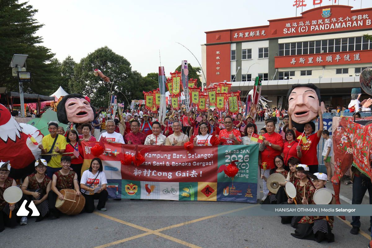 《新村玩+》Long Gai去！ 逾千人随大偶小花车照亮新村