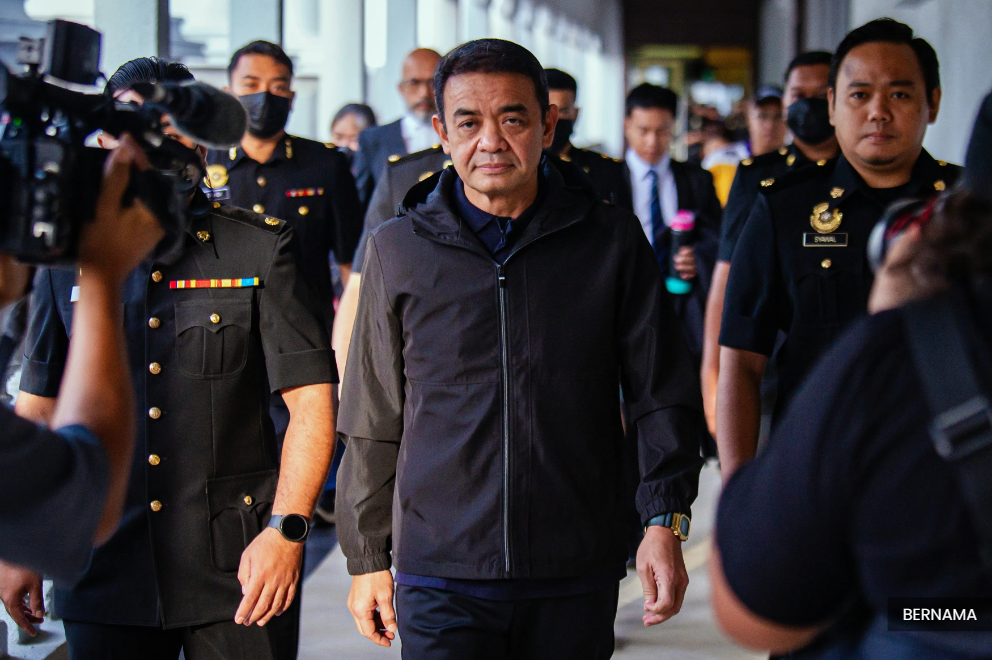 被控收受逾212万非法收益   陆军前司令不认罪