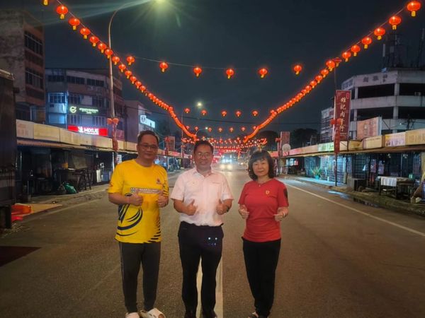 梁德志配合马年到来装扮大街 3月首办2日火龙游行