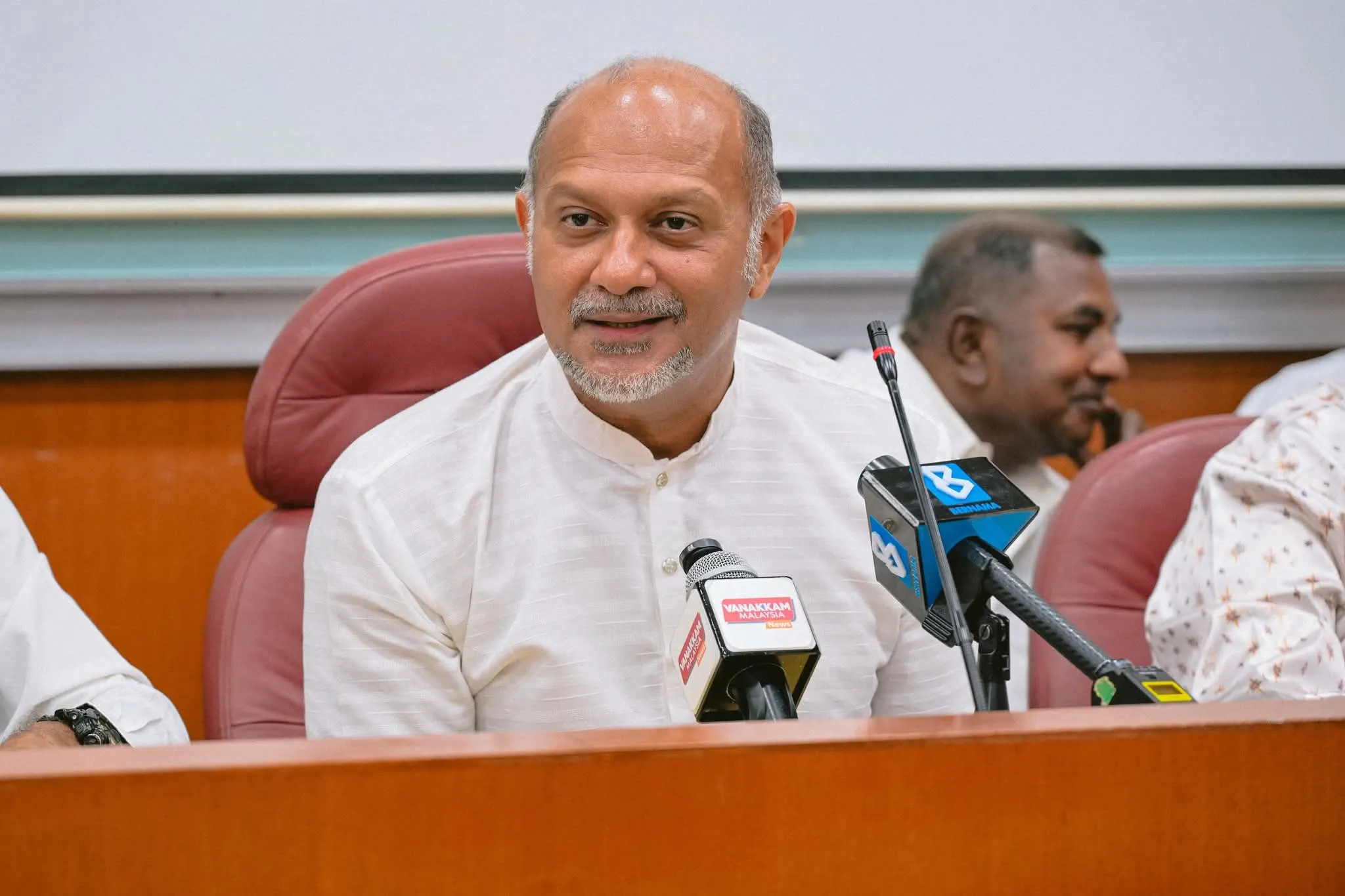 மின் படிக்கட்டு  சர்ச்சைகளுக்கு முற்றுப்புள்ளி வைத்து, முன்னோக்கி நகர்வோம் - அமைச்சர் கோபிந்த் சிங்  அழைப்பு