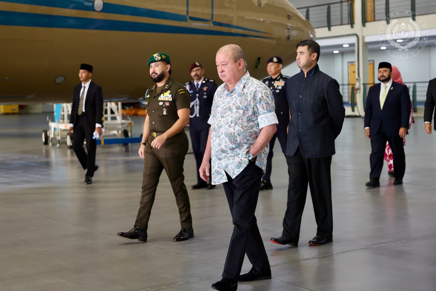 元首赴俄圣彼得堡展开特别访问