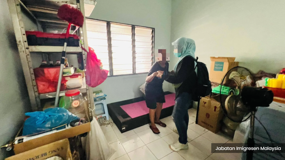 沦为强迫劳动受害者超时工作 移民局成功救出两名印尼女子