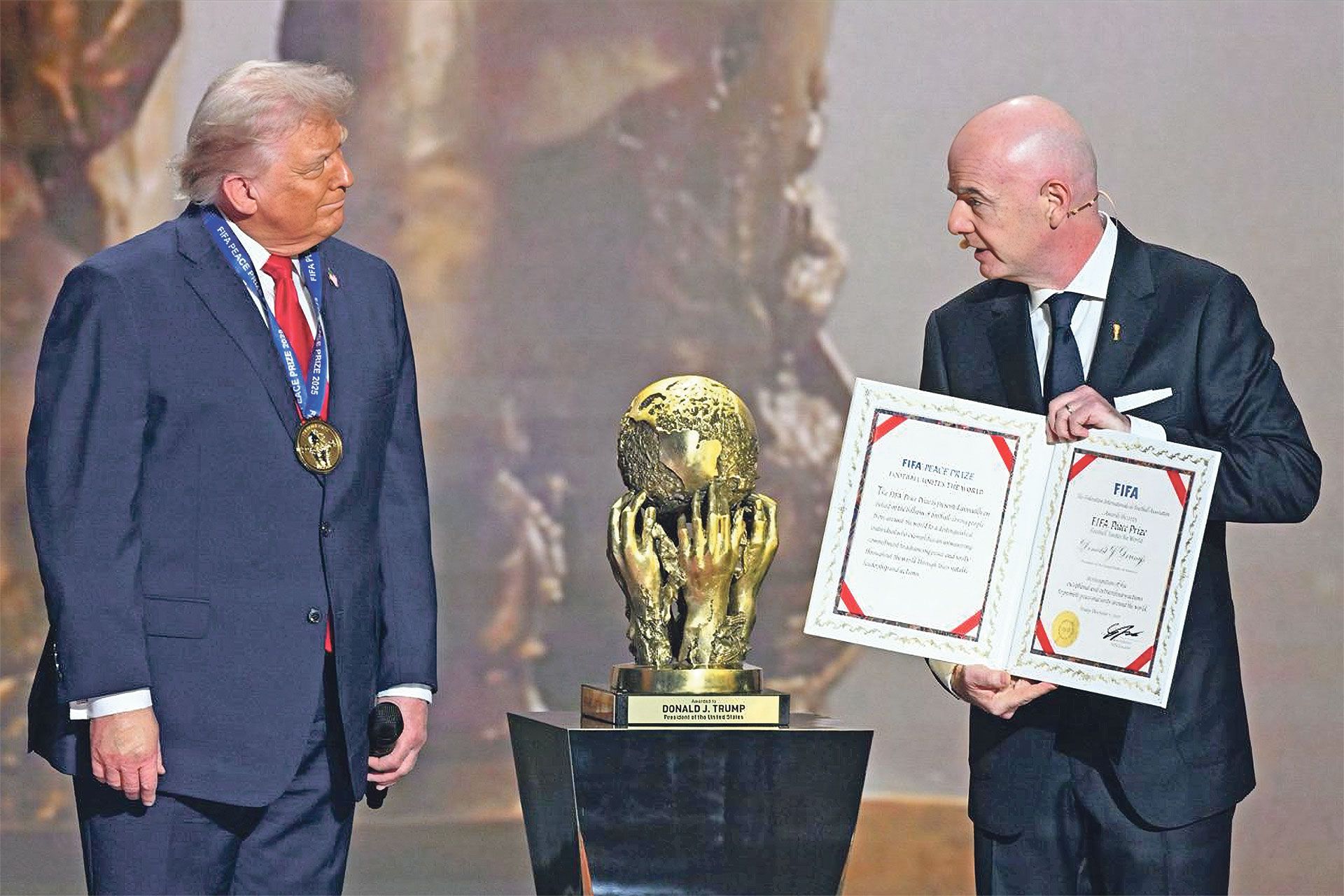 Selami ragam Trump, kisah 'Hadiah Keamanan' penuh kontroversi